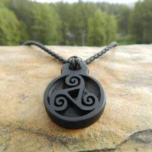 Кулон "Трискеле" (резьба по камню, шунгит)