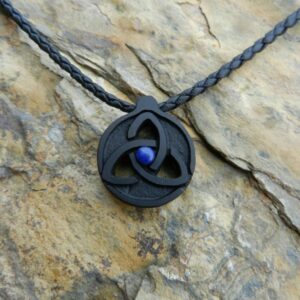 Кулон "Трискеле" (резьба по камню, шунгит, лазурит)