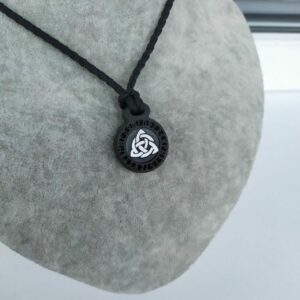 Медальон "Трилистник" (шунгит, гематит, янтарь)