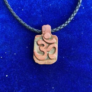 Кулон Ом" (резьба по камню, яшма, апатит)