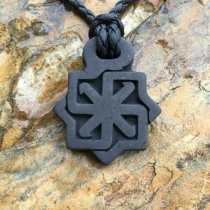 Молвинец Резьба по камню Кулон из шунгита