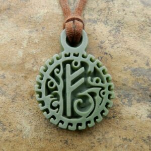 Руна Феху Резьба по камню Кулон из офиокальцита