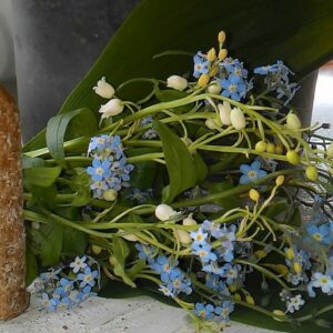 Свеча восковая с полынью