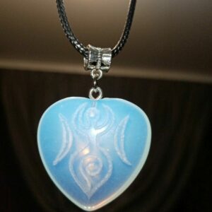 Амулет ЛУННАЯ БОГИНЯ, гравировка на камне