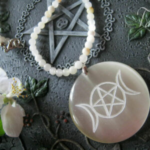 ПЕНТАКЛЬ и ТРИ ЛУНЫ, амулет, гравировка на камне