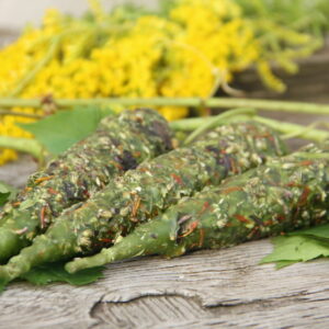 Свеча зеленая с травами