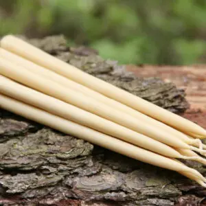 Белая восковая свеча