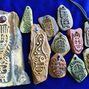 Шаманские драконы со стен пещер Хакассии на яшме