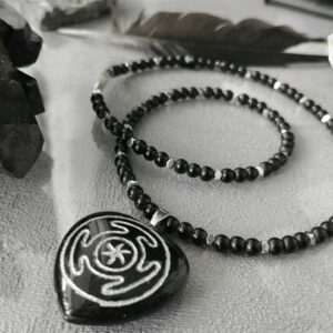 ЛАБИРИНТ ГЕКАТЫ, гравировка на черном Агате,  чокер